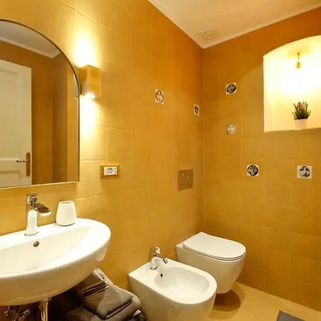 Affittacamere Breathe Liguria - Lucy 1 Bedroom And 1 In A Newly Renovated Nineteenth-century Building In The Historic Center Near The Sea
