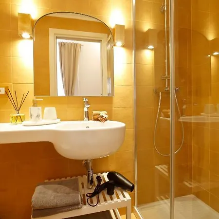 Breathe Liguria - Lucy 1 Bedroom And 1 In A Newly Renovated Nineteenth-century Building In The Historic Center Near The Sea 게스트하우스 3*