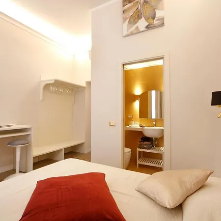 Gasthof Breathe Liguria - Lucy 1 Bedroom And 1 In A Newly Renovated Nineteenth-century Building In The Historic Center Near The Sea