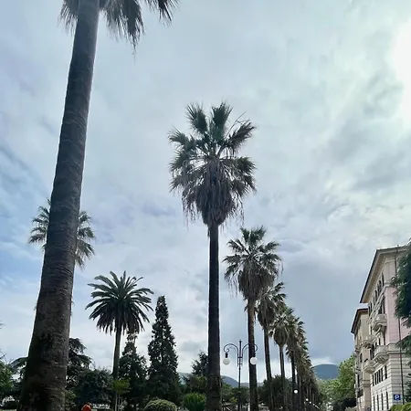 Breathe Liguria - Lucy 1 Bedroom And 1 In A Newly Renovated Nineteenth-century Building In The Historic Center Near The Sea Pensión La Spezia