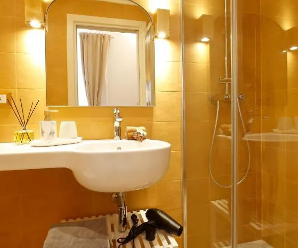 Breathe Liguria - Lucy 1 Bedroom And 1 In A Newly Renovated Nineteenth-century Building In The Historic Center Near The Sea Penzion 3*