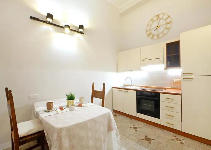 Breathe Liguria - Lucy 1 Bedroom And 1 In A Newly Renovated Nineteenth-century Building In The Historic Center Near The Sea